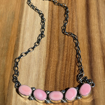 "Cotton Candy" 5 Stone Oval Pink Conch Fixed Chain Necklace