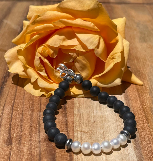 7.5 inch Matte Onyx Beads and freshwater Pearls Bracelet