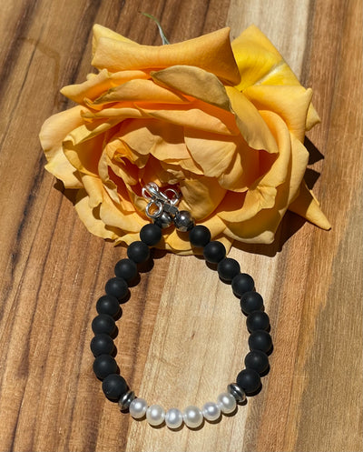 7.5 inch Matte Onyx Beads and freshwater Pearls Bracelet