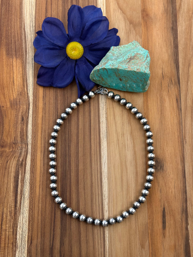 16" 8MM Navajo Style Pearl