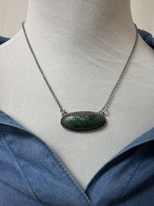 Hubei Oval Necklace