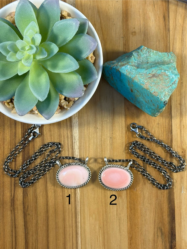 18" Pink Conch Oval Necklace