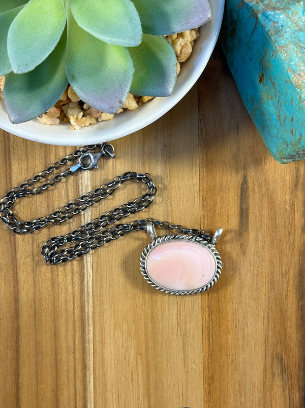 18" Pink Conch Oval Necklace