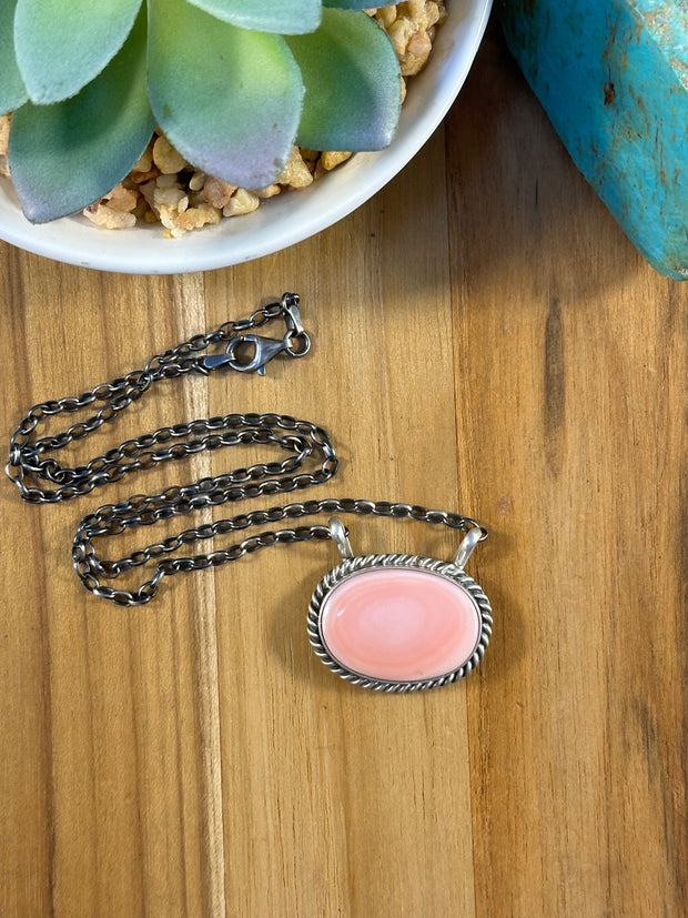 18" Pink Conch Oval Necklace