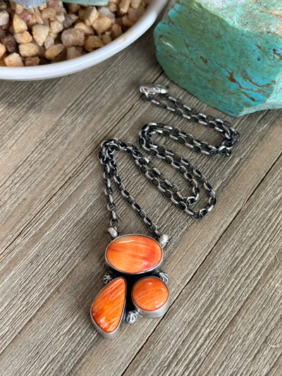 3 Stone Spiny Fixed Pendant Necklace