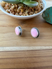 Pink Conch Oval Stud Earrings