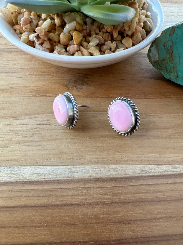 Pink Conch Oval Stud Earrings
