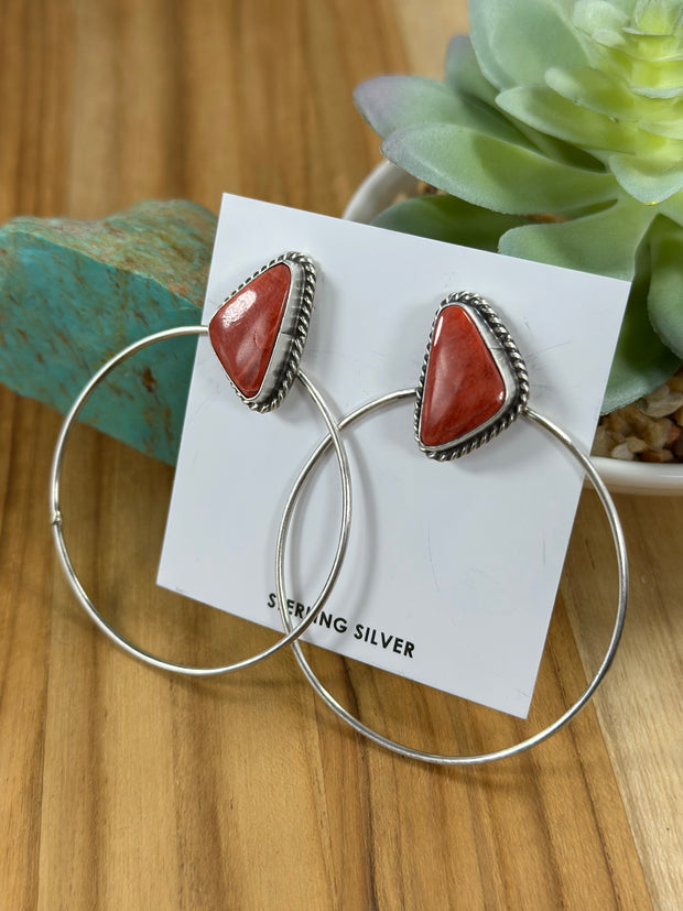 Spiny Oyster Tringle Hoop Earrings