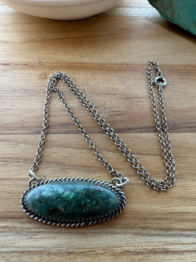 Hubei Oval Necklace