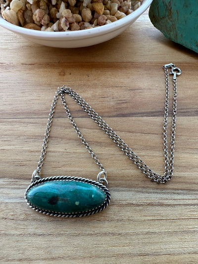 Hubei Oval Necklace