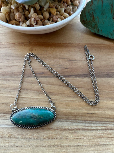 Hubei Oval Necklace