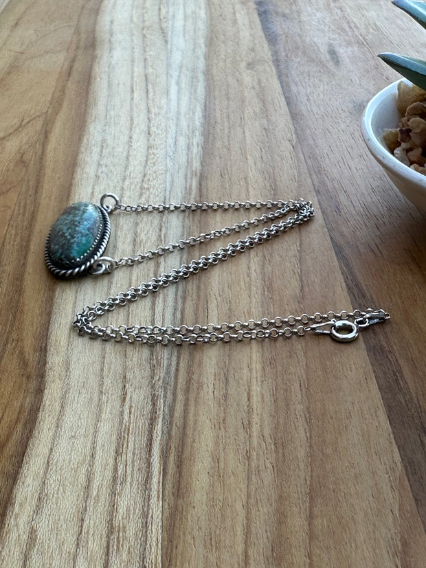 Hubei Oval Necklace