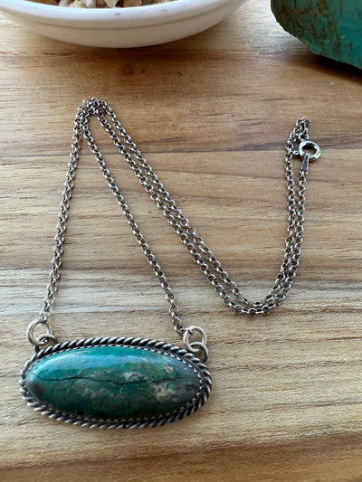 Hubei Oval Necklace