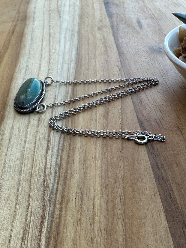 Hubei Oval Necklace