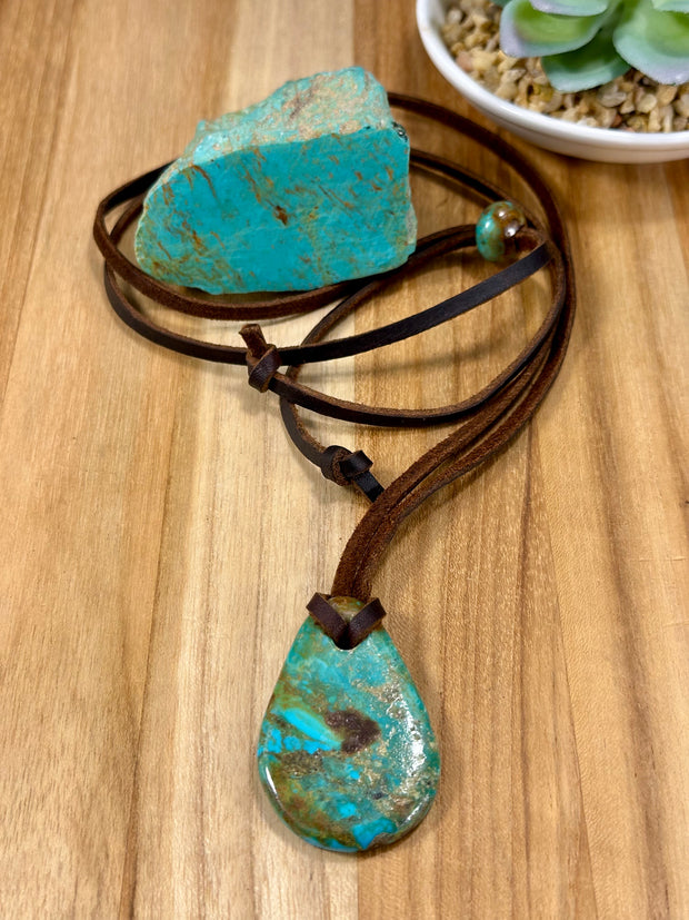 Adjustable Leather Kingman Slab Necklace