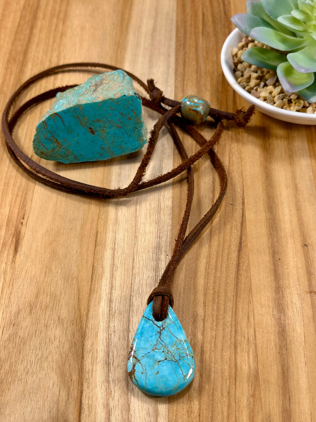 Adjustable Leather Kingman Slab Necklace