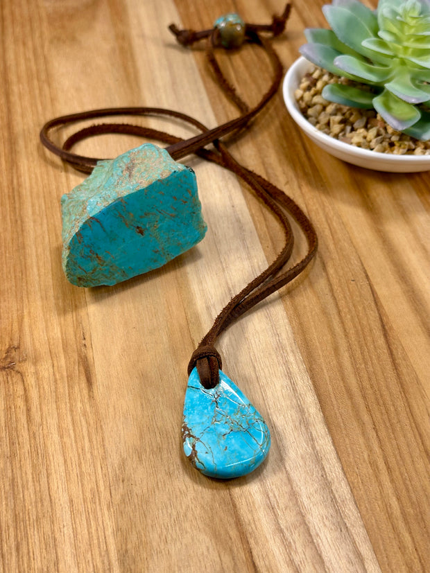 Adjustable Leather Kingman Slab Necklace