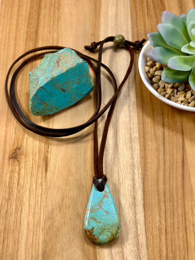 Adjustable Leather Kingman Slab Necklace