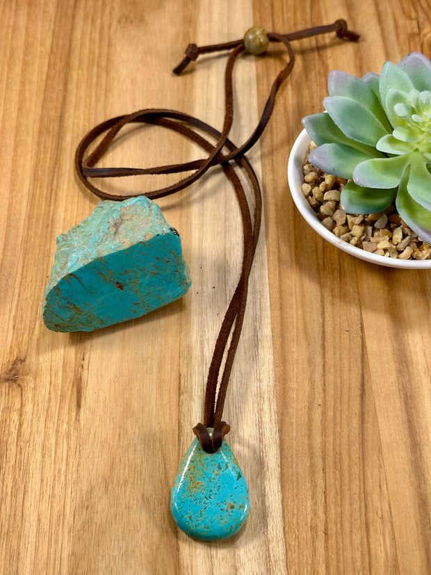 Adjustable Leather Kingman Slab Necklace
