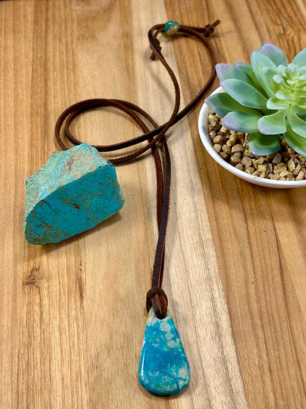 Adjustable Leather Kingman Slab Necklace
