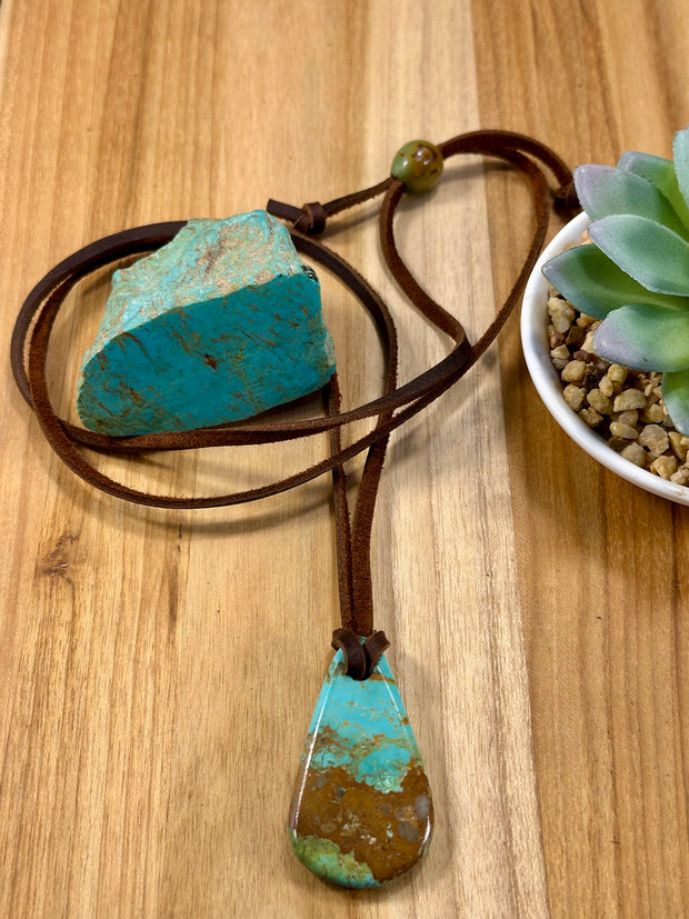 Adjustable Leather Kingman Slab Necklace