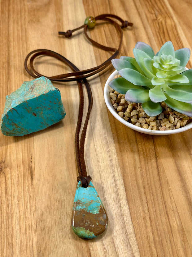 Adjustable Leather Kingman Slab Necklace