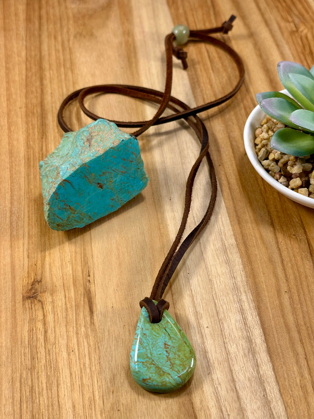 Adjustable Leather Kingman Slab Necklace