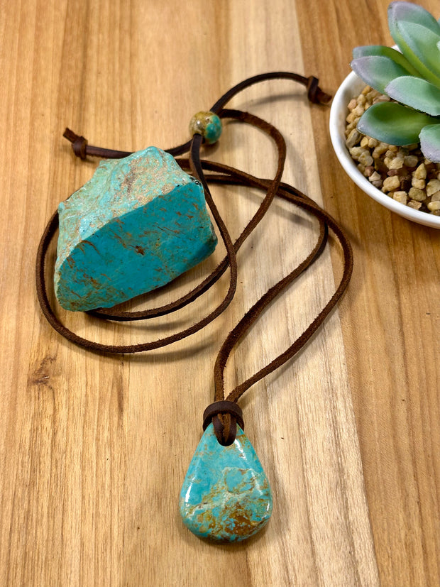 Adjustable Leather Kingman Slab Necklace