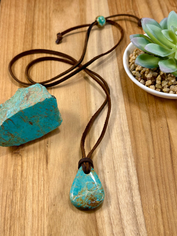 Adjustable Leather Kingman Slab Necklace