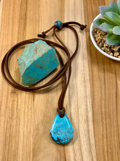Adjustable Leather Kingman Slab Necklace