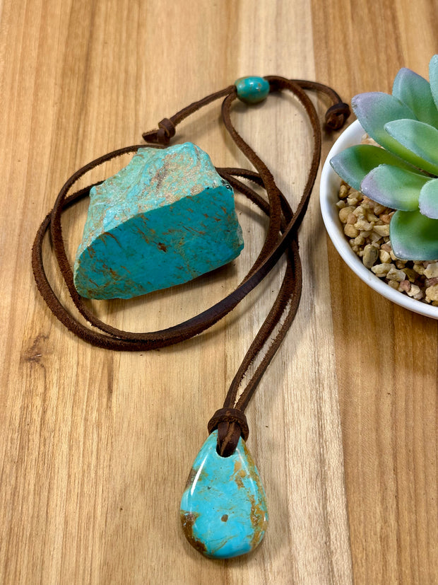 Adjustable Leather Kingman Slab Necklace