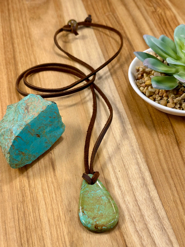 Adjustable Leather Kingman Slab Necklace