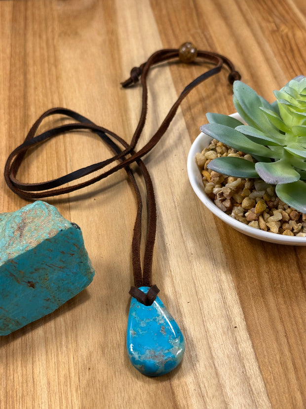 Adjustable Leather Kingman Slab Necklace