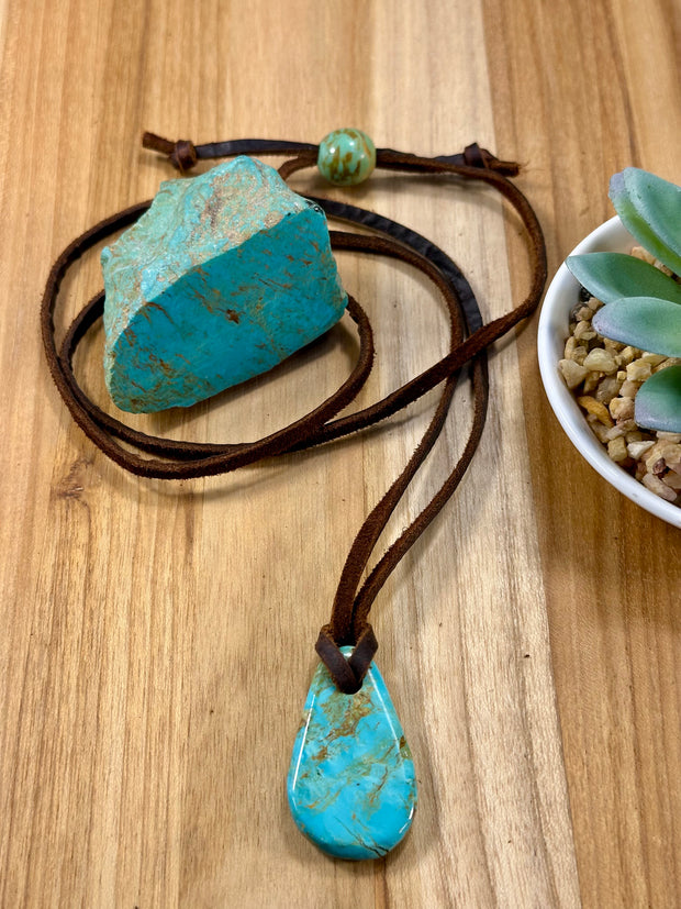 Adjustable Leather Kingman Slab Necklace