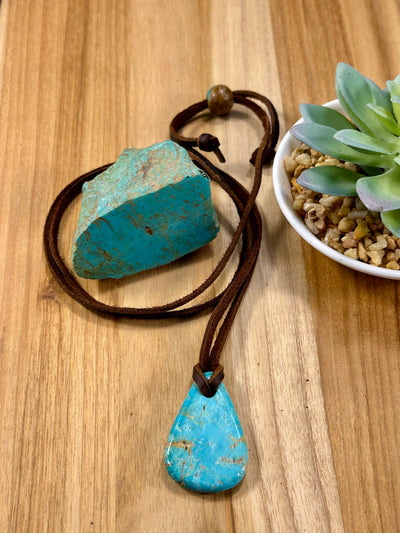 Adjustable Leather Kingman Slab Necklace