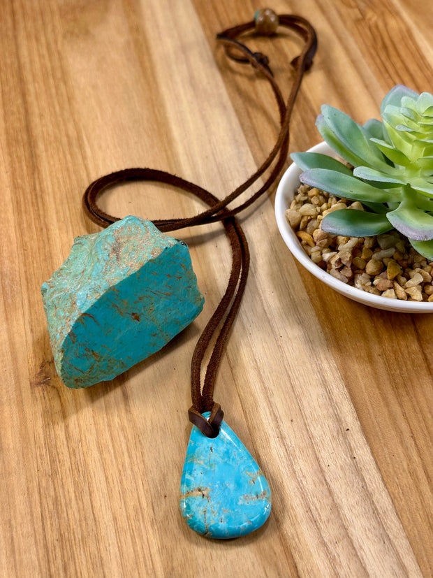 Adjustable Leather Kingman Slab Necklace